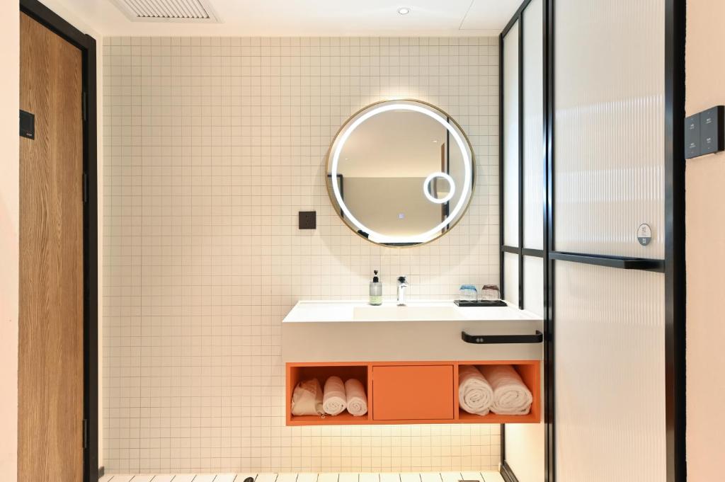 لابی و فضای عمومی QiuGuo Hotel Chao He Beijing Dashilan Xijie Qianmen Subway Station Branch - تصویر ۵