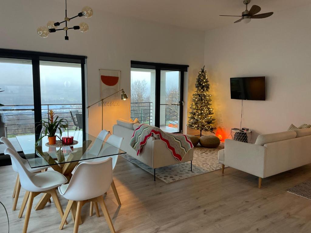 Μια τηλεόραση ή/και κέντρο ψυχαγωγίας στο Sunset Hills Transylvania