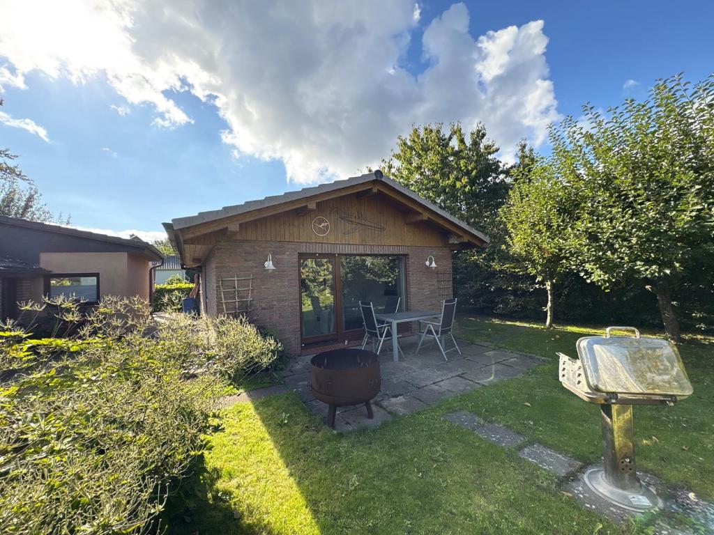 En have udenfor Bungalow im Garten in Wiek