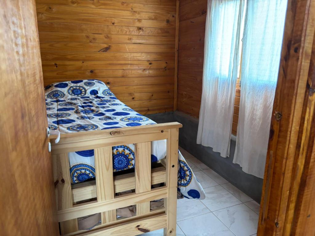 Ένα ή περισσότερα κρεβάτια σε δωμάτιο στο Cabaña Cachi