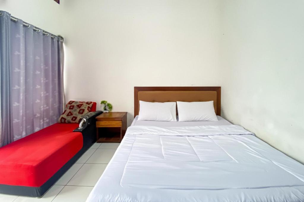 Hotel Tirta Jadi at Karangkobar Banjarnegara Mitra RedDoorz - Chambre Double De Luxe