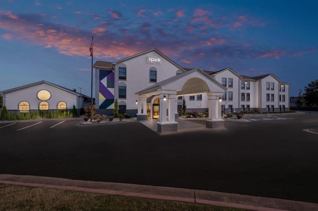 una representación de la fachada de un hotel en Spark By Hilton North Little Rock, en North Little Rock