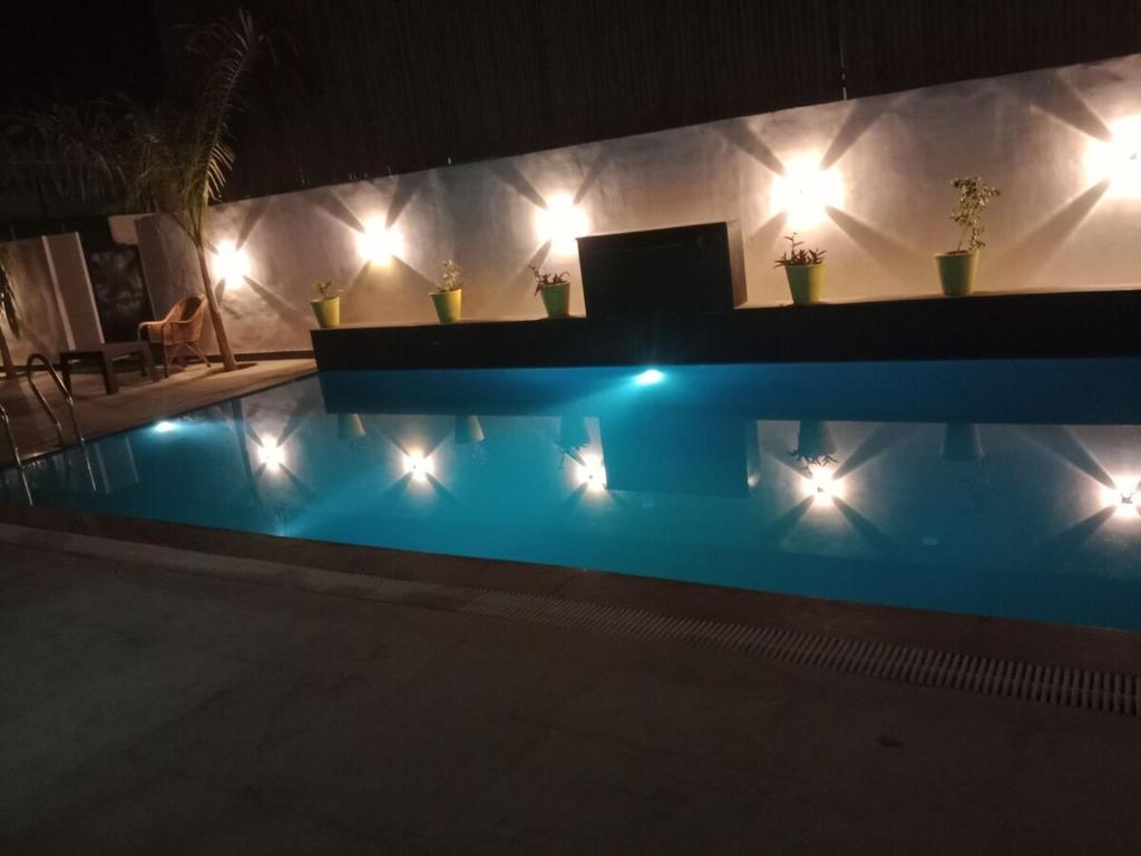 Swimmingpoolen hos eller tæt på Ummed Villa 3 Room Private Villa with Pool