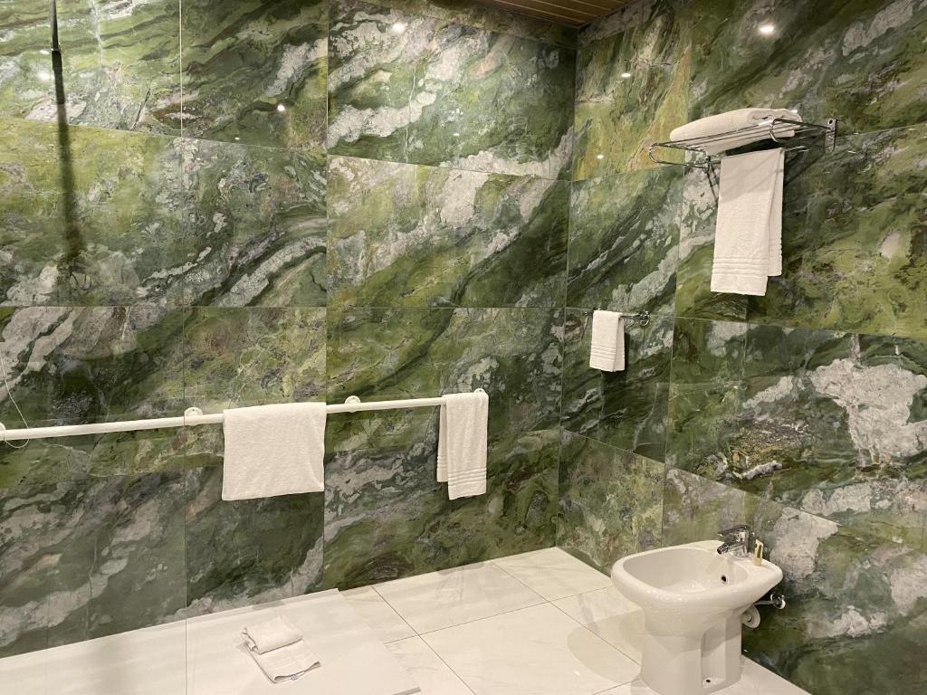 Ένα μπάνιο στο Best Western Modena District