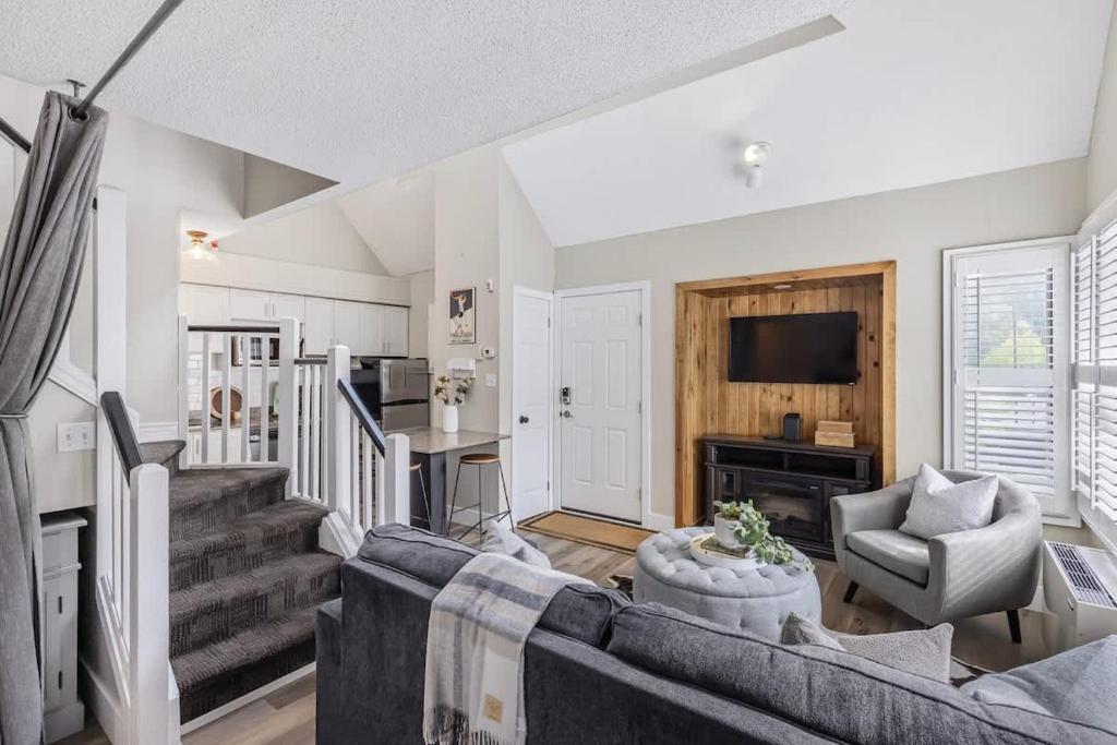 Køkken eller tekøkken på Cozy Nest Ski-In-Out Pool Hot Tub Shuttle