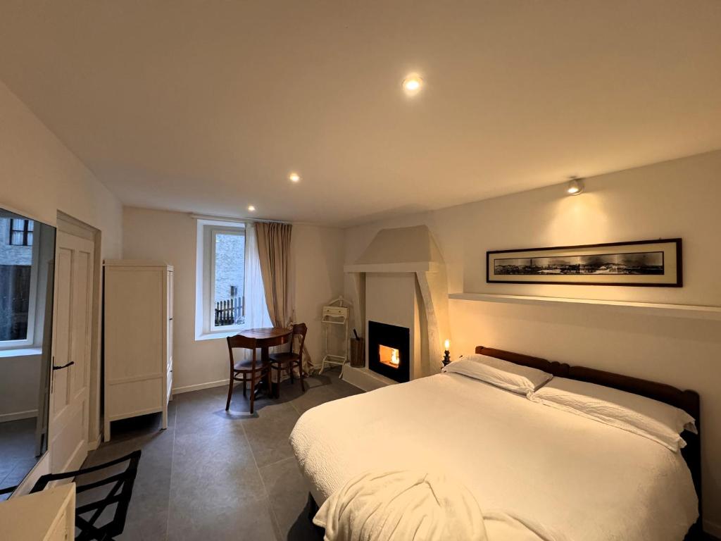 Antica Foresteria Karolingia - Habitación Con Cama Grande Y Vistas Al Jardín