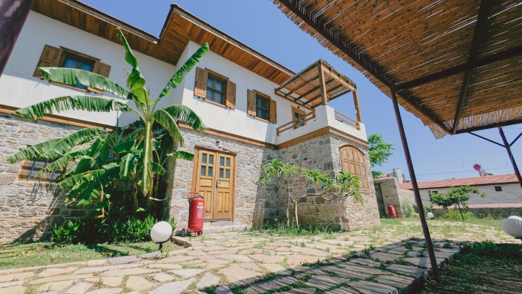 Το κτήριο όπου στεγάζεται  το ξενοδοχείο