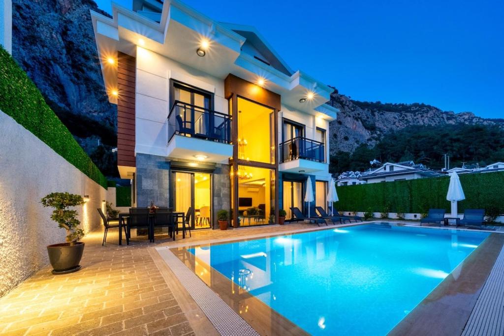 Бассейн в ASELYA-Villa with Private Pool for 8 Persons in Fethiye Gocek или поблизости