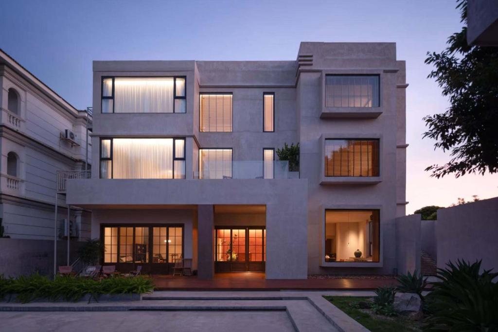 Hoone, kus hommikusöögiga majutusasutus asub