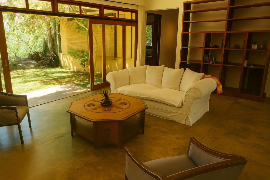 Χώρος καθιστικού στο 3-Bedroom Luxury Apartment at The Heights