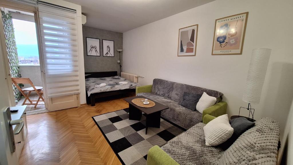 a living room with a couch and a table at Apartman 43 in Kraljevo