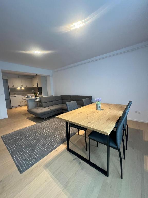 a living room with a wooden table and a couch at Cozy London Escape in Suceava
