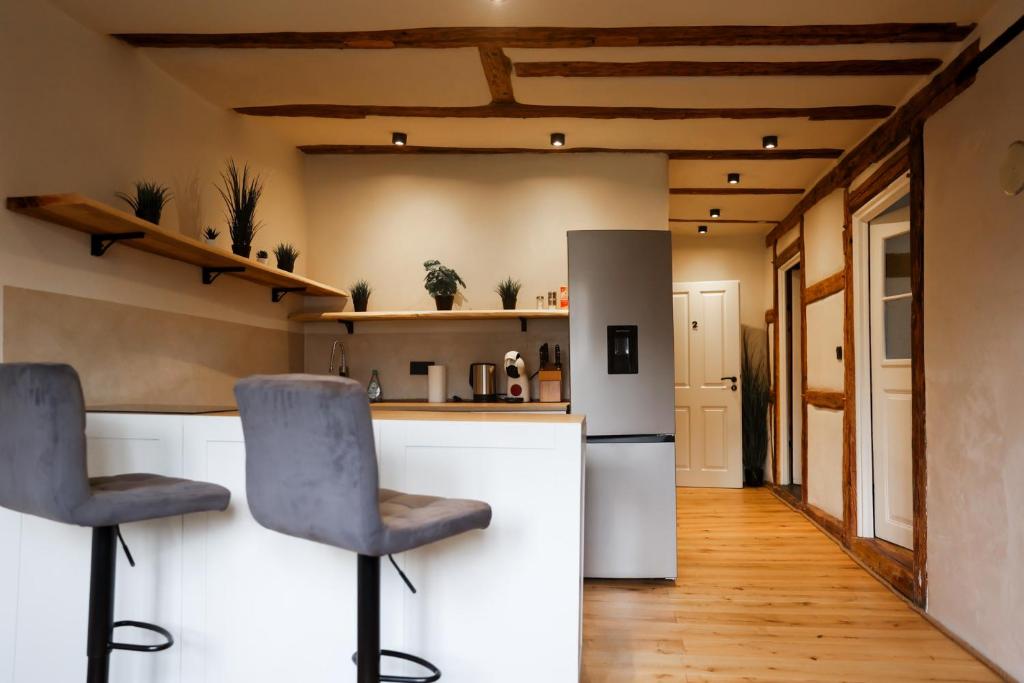 Η κουζίνα ή μικρή κουζίνα στο Lehm & Fachwerk 2-Zimmer-Apartment - Claycation