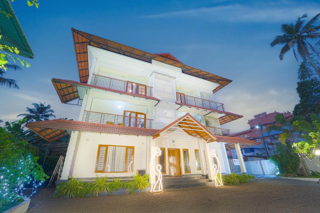 Tòa nhà nơi biệt thự tọa lạc