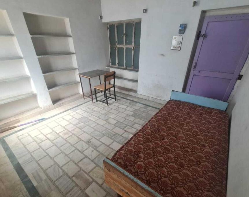 Ένα ή περισσότερα κρεβάτια σε δωμάτιο στο Siyaram Boys Hostel and Rooms