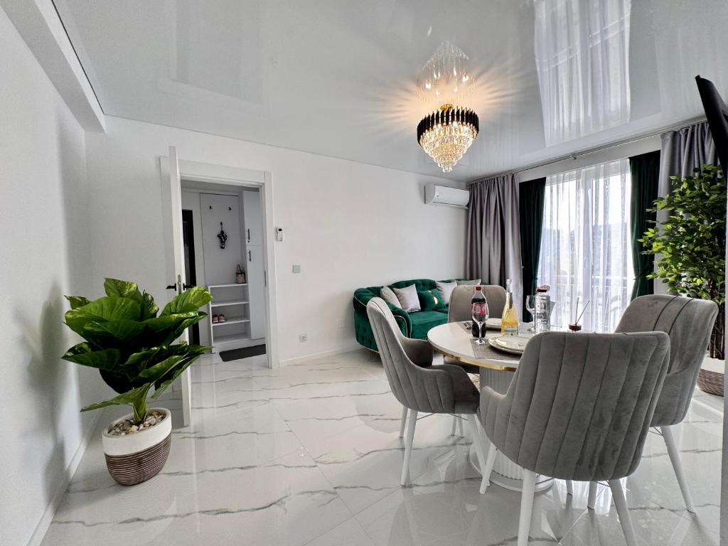 Posezení v ubytování Ultracentral Piata Victoriei 50- City Center View