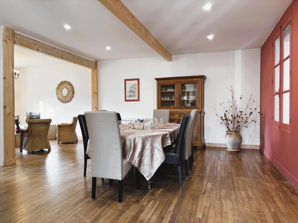 Χώρος καθιστικού στο Grand Gîte Vivonne 8 personnes, Terrasse, Confort, babyfoot