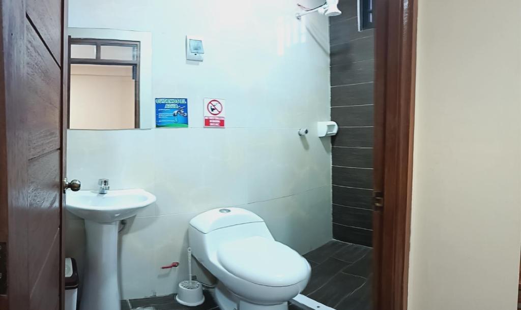 Koupelna v ubytování Lolitas Alojamiento Quillacollo