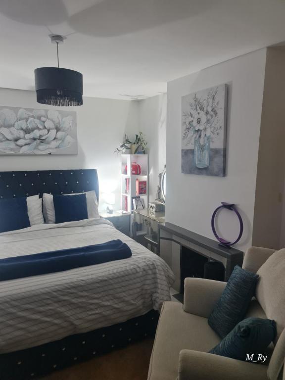 Ένα ή περισσότερα κρεβάτια σε δωμάτιο στο Porcupine Cave 1