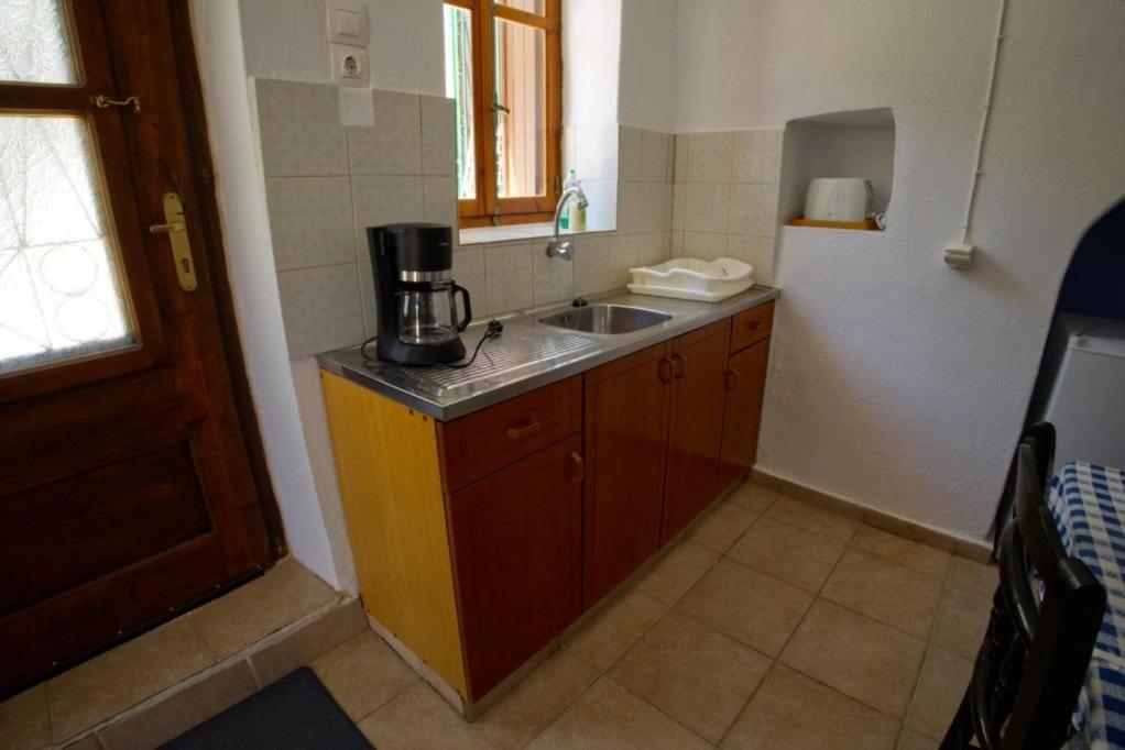 Nhà bếp/bếp nhỏ tại Sofia Mountain Getaway, Crete