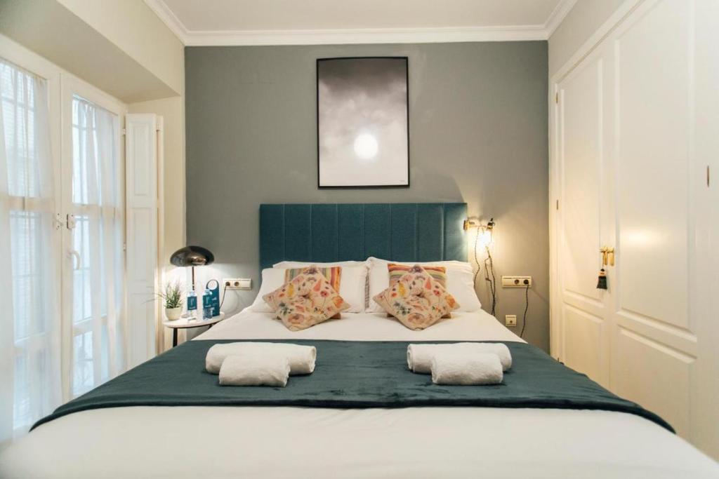 Postel nebo postele na pokoji v ubytování Comfortable duplex- 1Bd 2Bth- Dean Miranda