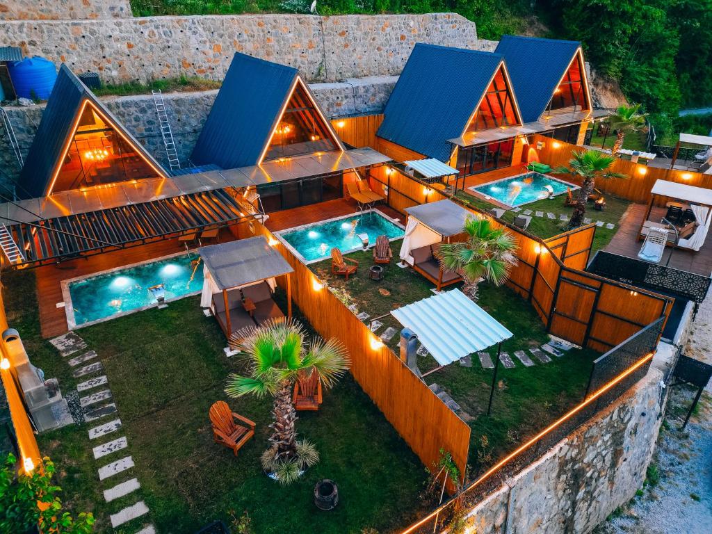 Bazén v ubytování Bungorise Bungalov nebo v jeho okolí