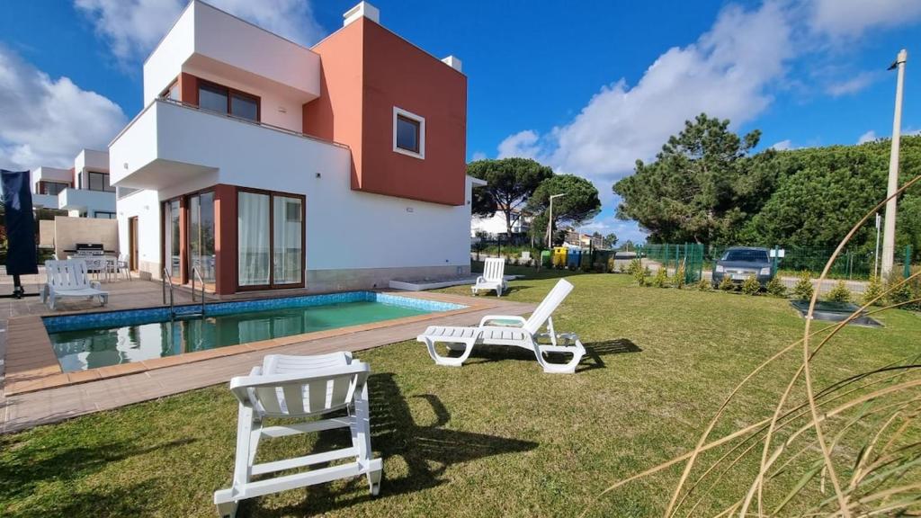 Hồ bơi trong/gần Villa Lou-One