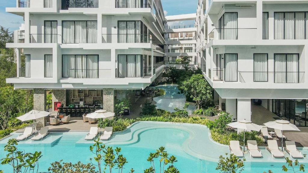 Hồ bơi trong/gần Laya Resort - Forest View Studio