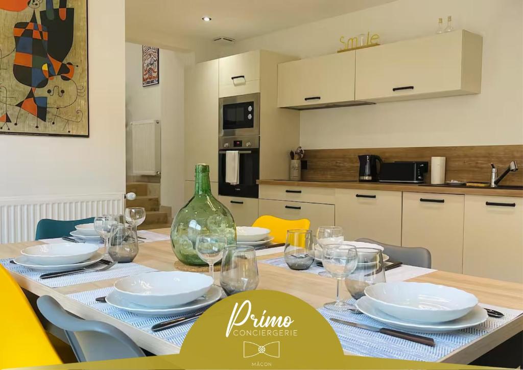 Η κουζίνα ή μικρή κουζίνα στο Gîte L'Écrin - Maison de charme 8Pers - By Primo