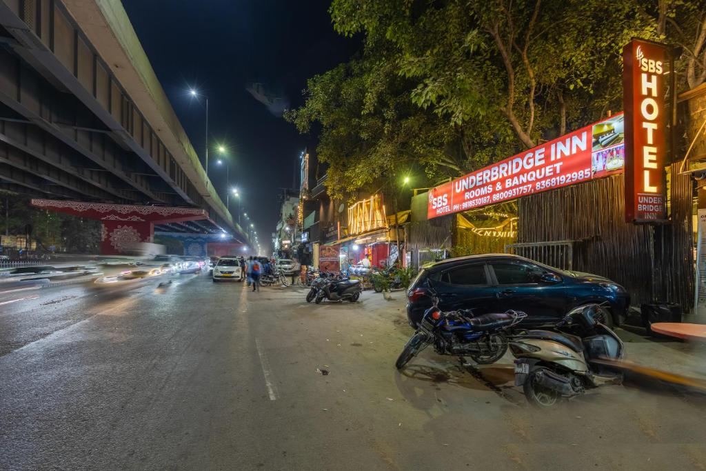 El barrio en el que está el hotel o un barrio cercano