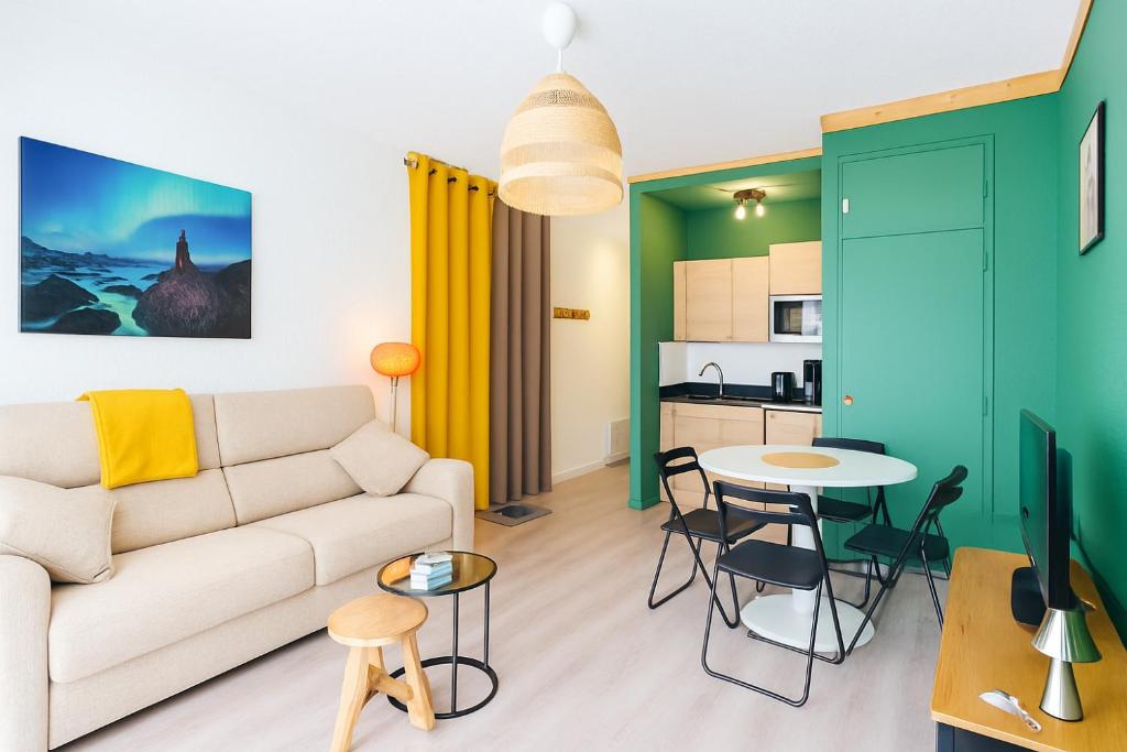 Η κουζίνα ή μικρή κουζίνα στο Le Pré Carré Studio premium, ski easy et centre St Lary