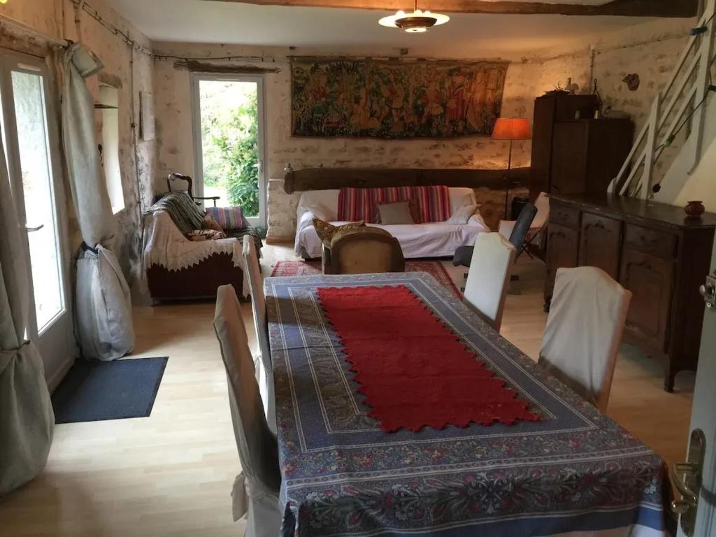 Posezení v ubytování Spacieux logement avec piscine à Orville