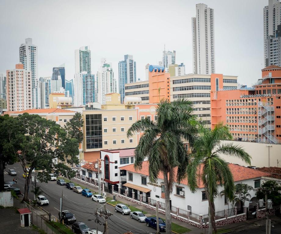 Nespecifikovaný výhled na destinaci Panamá nebo výhled na město při pohledu z hotelu