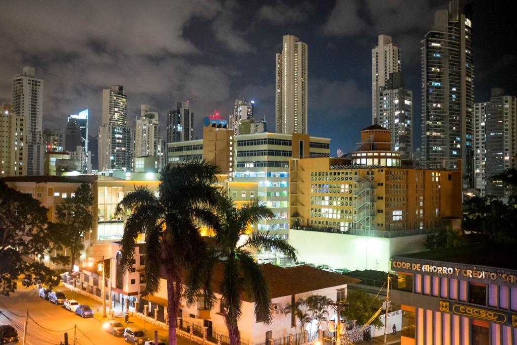 Nespecifikovaný výhled na destinaci Panamá nebo výhled na město při pohledu z hotelu