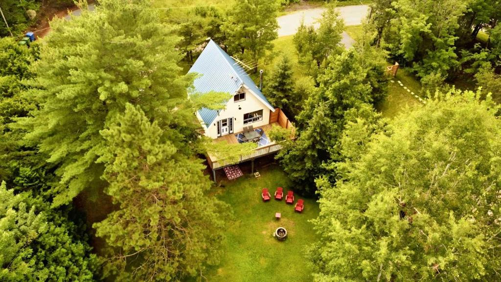 an overhead view of a house with a group of chairs at Waterfront with Spa - Le Retro in Windsor