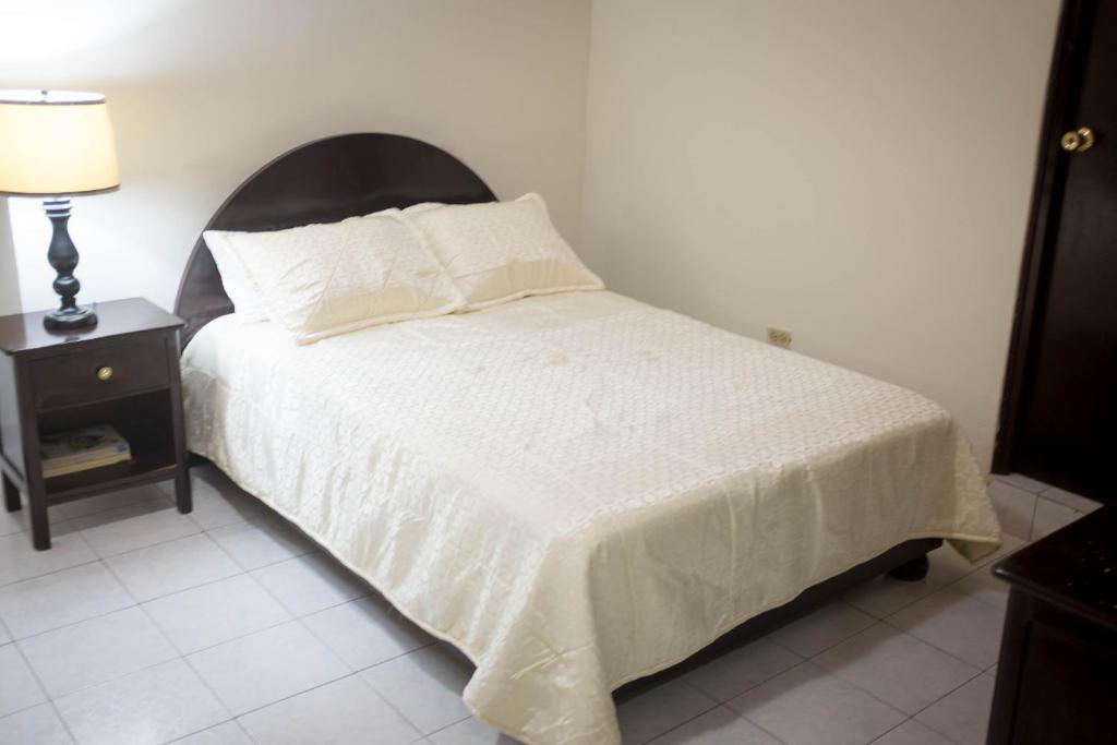 Postel nebo postele na pokoji v ubytování Hotel Latino