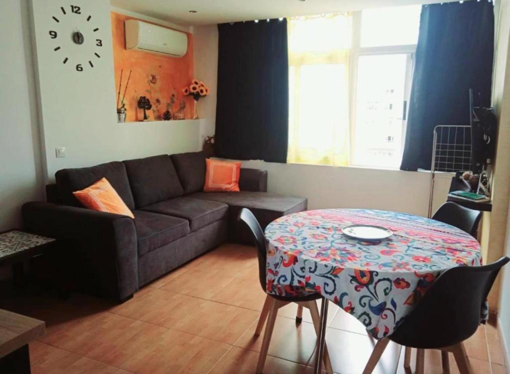Ocean view double bed sunny apartment