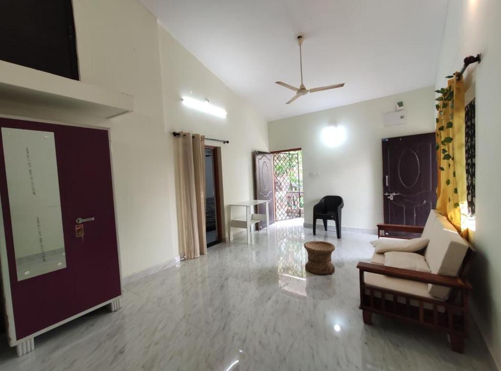 Χώρος καθιστικού στο Peaceful 1BHK Hideaway in Aldona, North Goa
