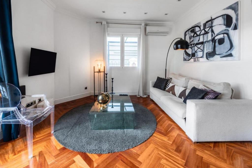 Penthouse with outstanding terrace- 1Bedroom -Goya
