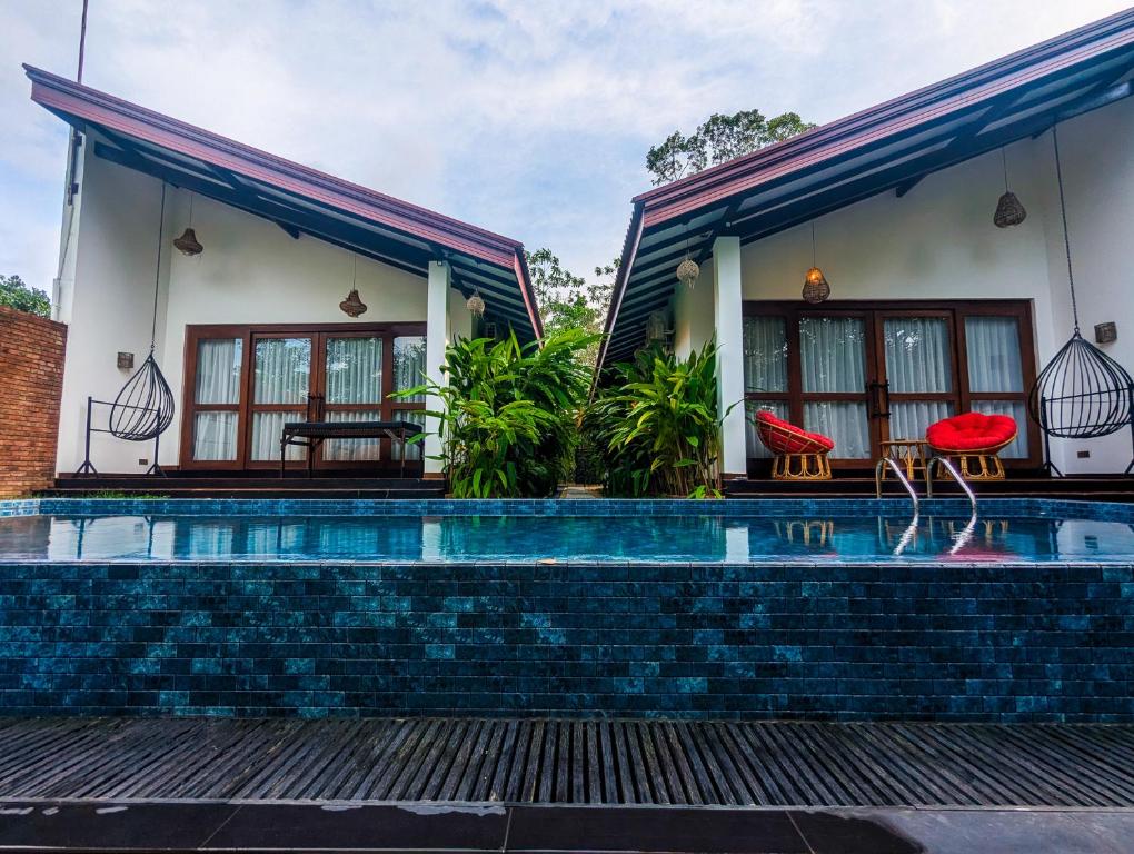 Tòa nhà nơi biệt thự tọa lạc