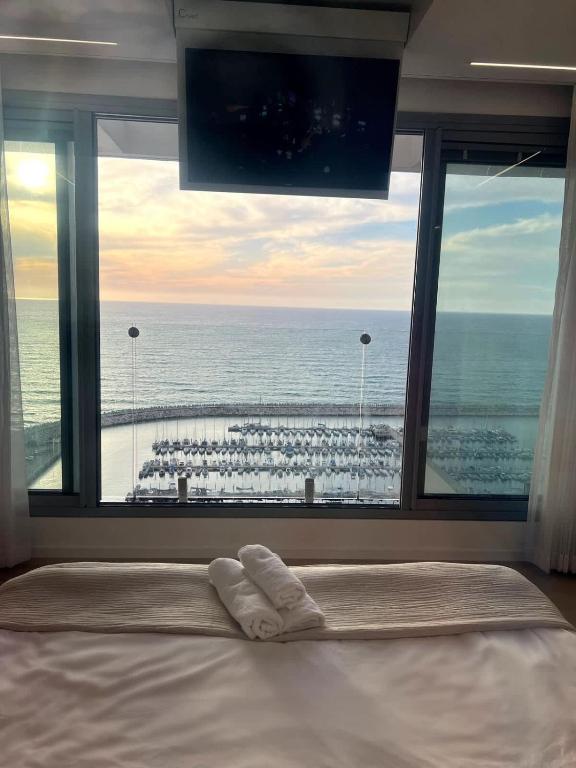 Luxury Living: Window Treatments That Elevate Dubai Villas & Apartments ... - Luxury Off-Grid Penthouse Apartment Window Treatments