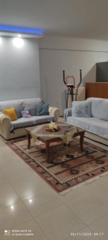 Χώρος καθιστικού στο Modern Gorgeous 2 Bd Escape in Volos