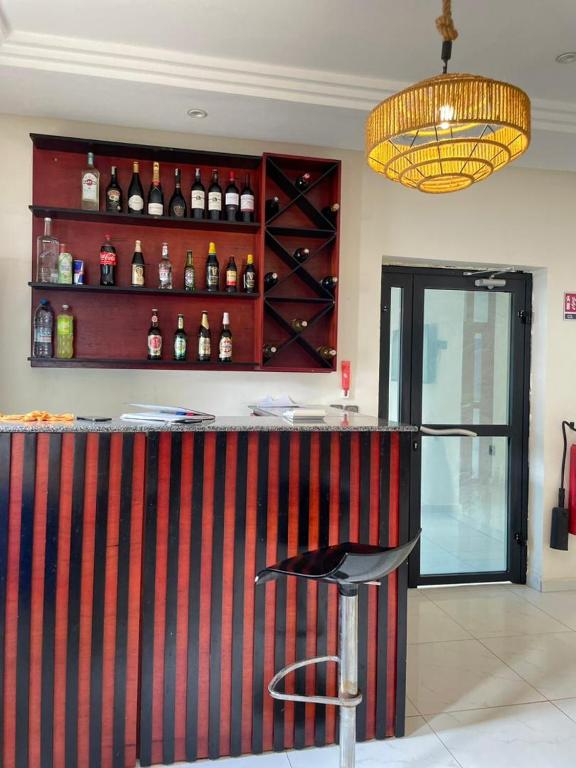 a bar with a black and red striped wall at Hotel Njenka in Yaoundé