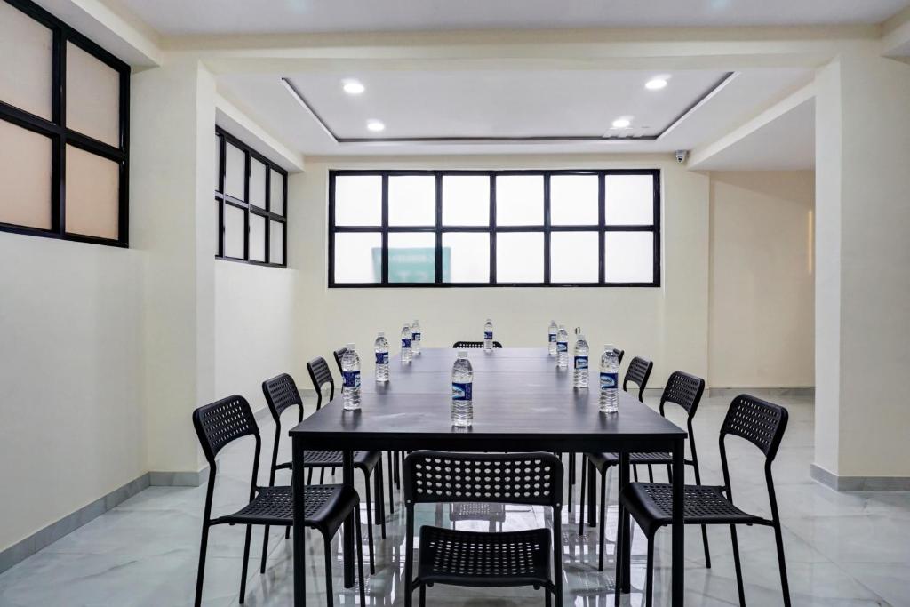 Οι επιχειρηματικές εγκαταστάσεις ή/και οι αίθουσες συνεδριάσεων στο Super Hotel O Esta Inn