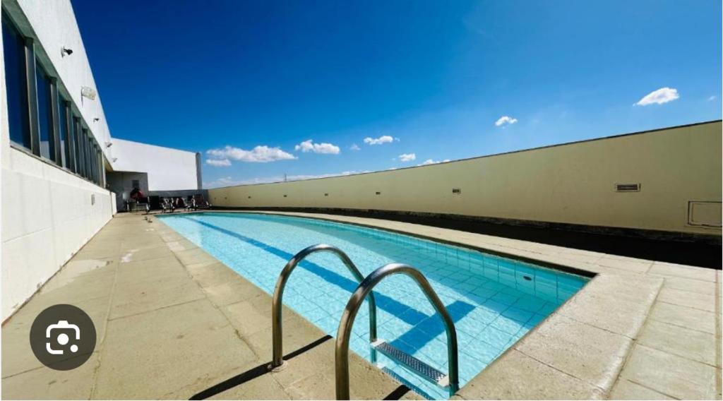 Der Swimmingpool an oder in der Nähe von 705 Flat hotel Taguatinga