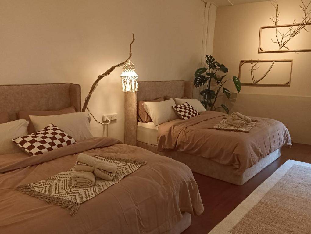 a bedroom with two beds and a lamp and a couch at Senju Georgetown Heritage PrewarHouse 4BR 5-15 pax in George Town