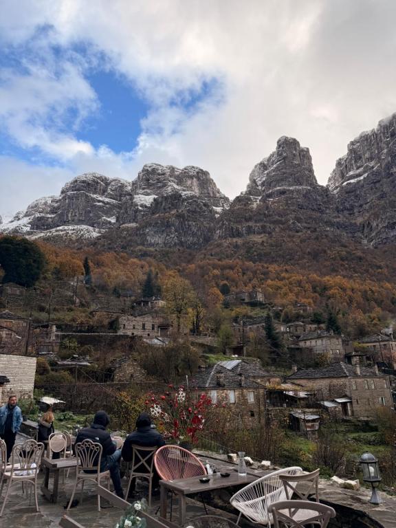 Vista general de una montaña o vista desde el hostal