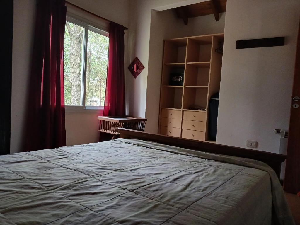 a bedroom with a bed and a window at La casa de los Abuelos in Costa del Este