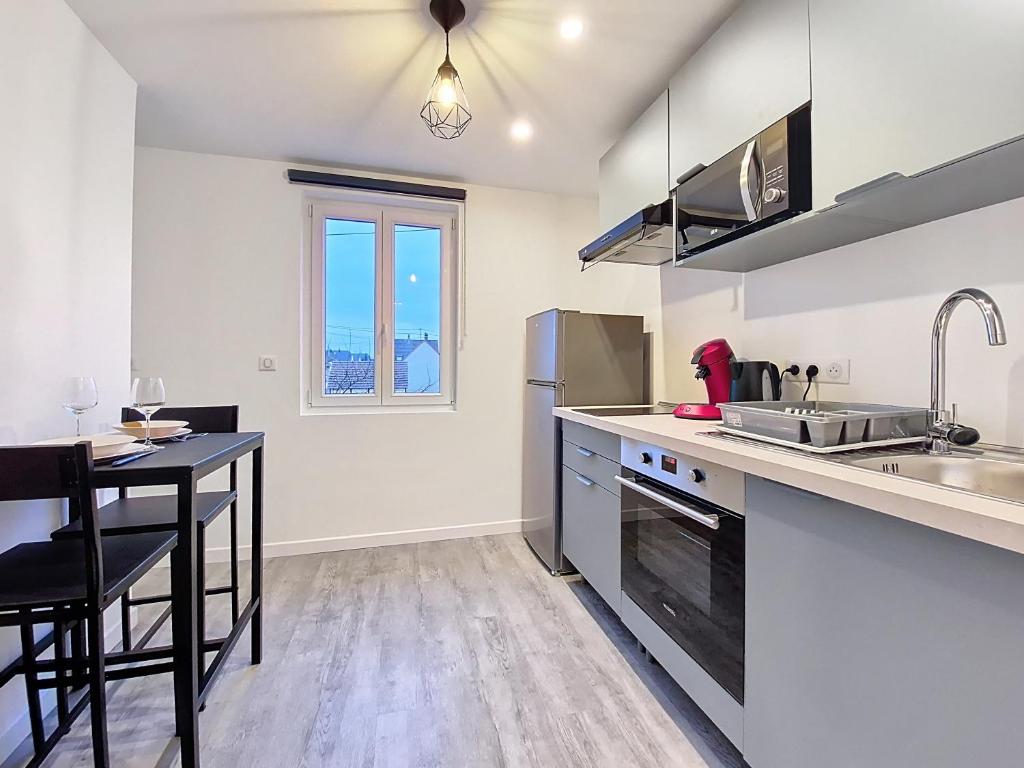 O bucătărie sau chicinetă la Illkirch-issime - Neuf - Tram - Proche centre-ville - Moderne