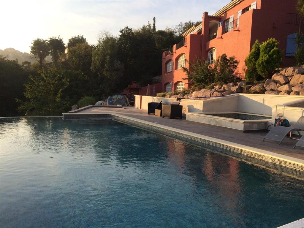 a pool of water in front of a building at Le Mas de la Verrerie in Les Adrets de l'Esterel